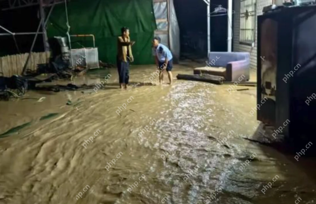 村民被困水流中民警救助是怎么回事？详情介绍